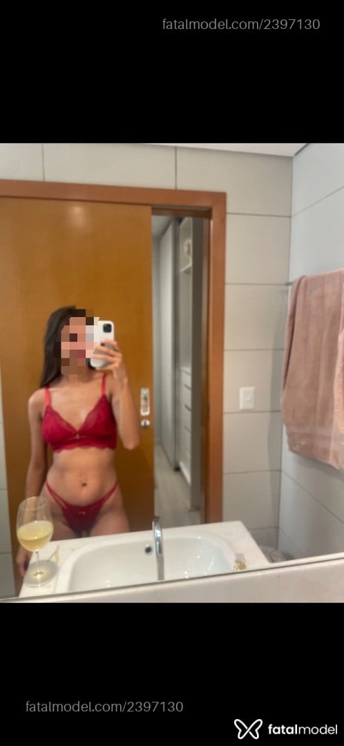 Acompanhante mulher com cabelo castanho de olhos mel em Belo Horizonte - Emily