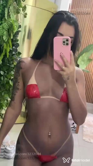 Acompanhante mulher morena (o) de olhos castanhos em Penha Acompanhante mulher morena (o) de olhos castanhos em Penha - Larissa Bittencort