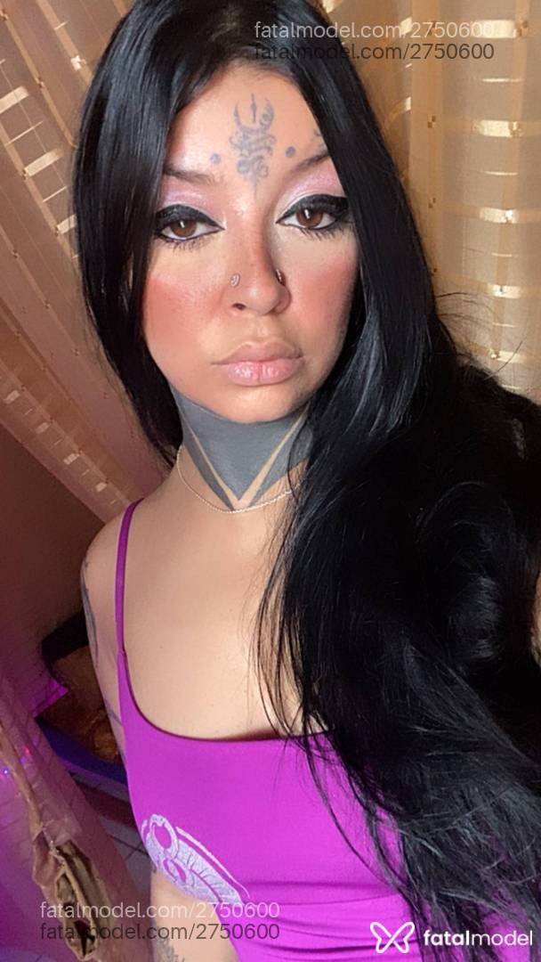 Acompanhante mulher morena (o) de olhos castanhos - Deborah