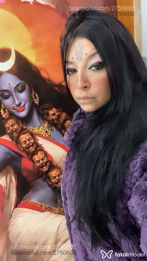 Acompanhante mulher morena (o) de olhos castanhos - Deborah