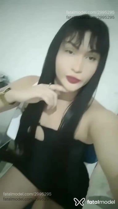 Acompanhante mulher trans com cabelo castanho de olhos mel em Fortaleza - Ana Beatriz
