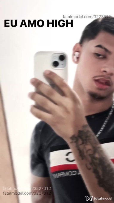 Acompanhante homem morena (o) de olhos pretos em Virtual Acompanhante homem morena (o) de olhos pretos em Virtual - Luan Flop