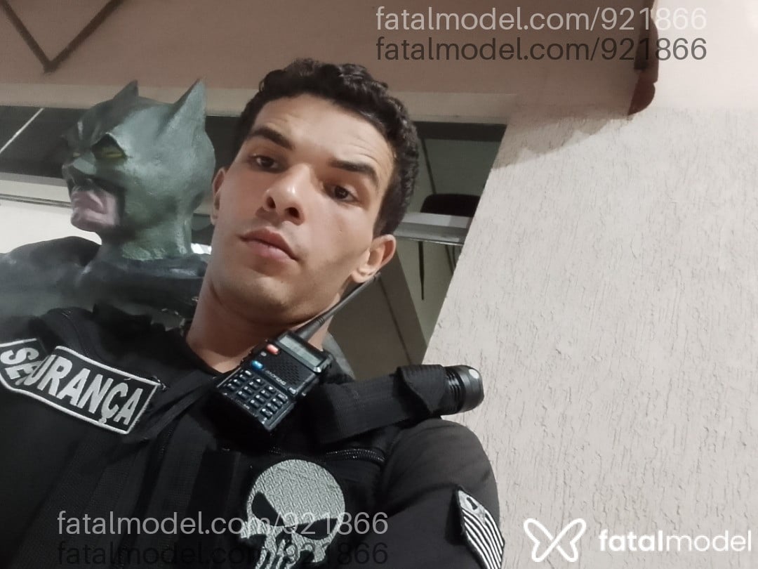 Acompanhante homem com cabelo castanho de olhos mel em Votuporanga - Eduardo