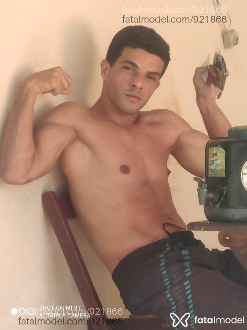 Acompanhante homem com cabelo castanho de olhos mel em Votuporanga - Eduardo