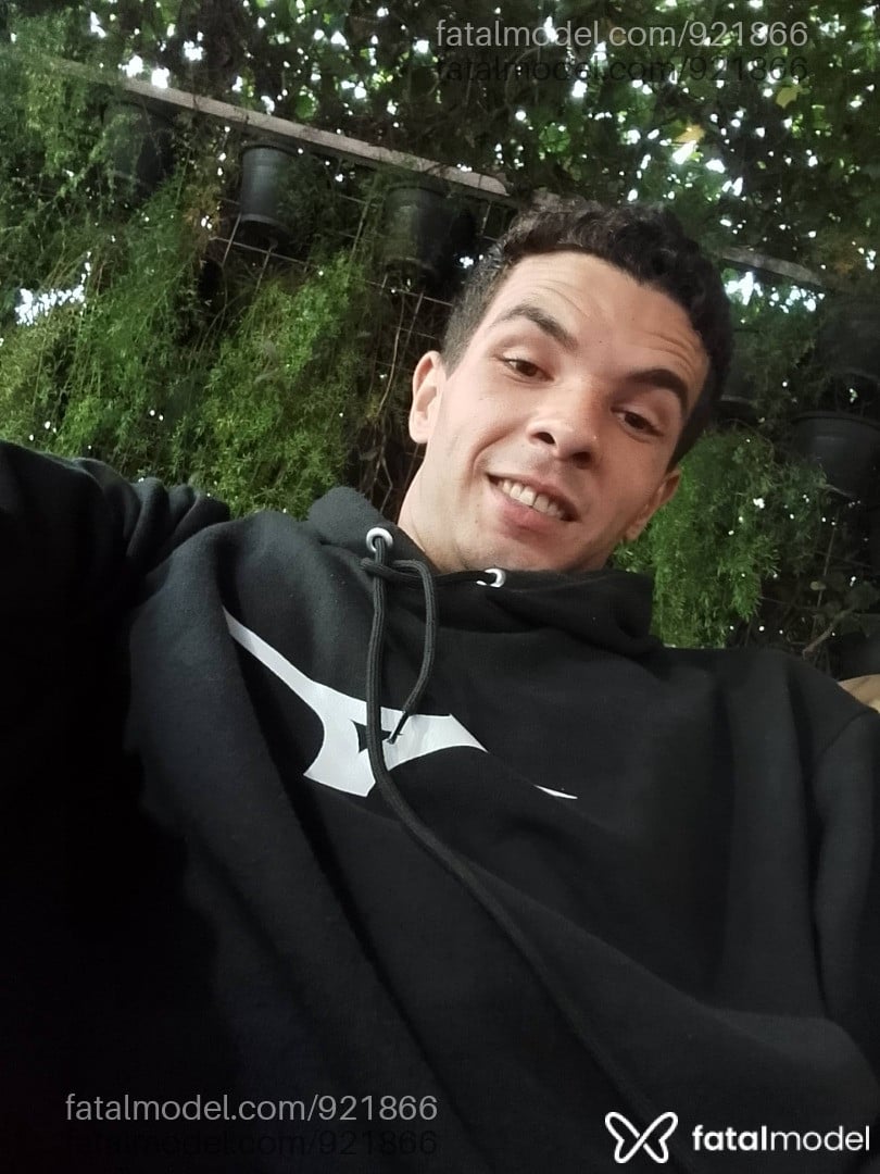 Acompanhante homem com cabelo castanho de olhos mel em Votuporanga - Eduardo