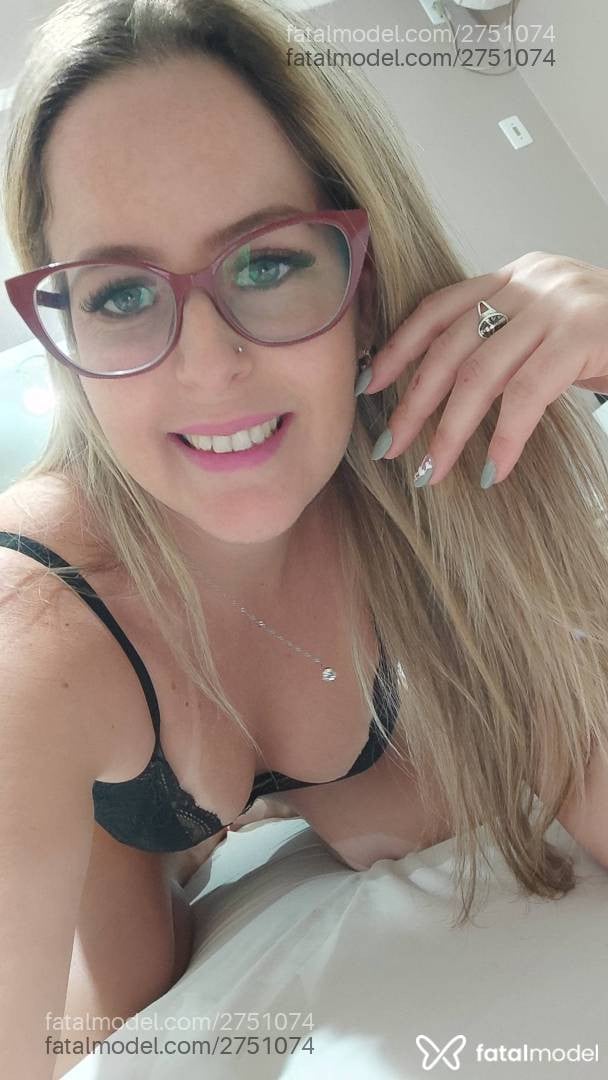 Acompanhante mulher loira (o) de olhos azuis - Carol Loirinhasexy