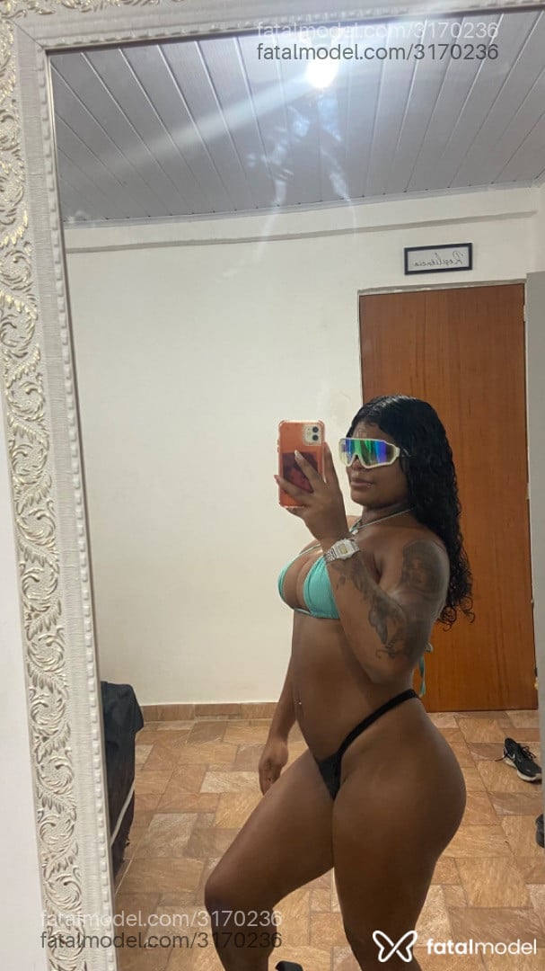 Acompanhante mulher morena (o) de olhos pretos em Rio de Janeiro Acompanhante mulher morena (o) de olhos pretos em Rio de Janeiro - Morena