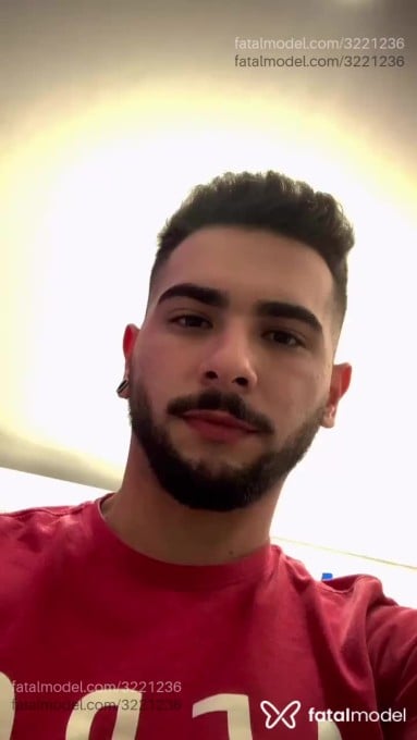 Acompanhante homem com cabelo castanho de olhos castanhos em Rio de Janeiro - DgVinteCentimetros