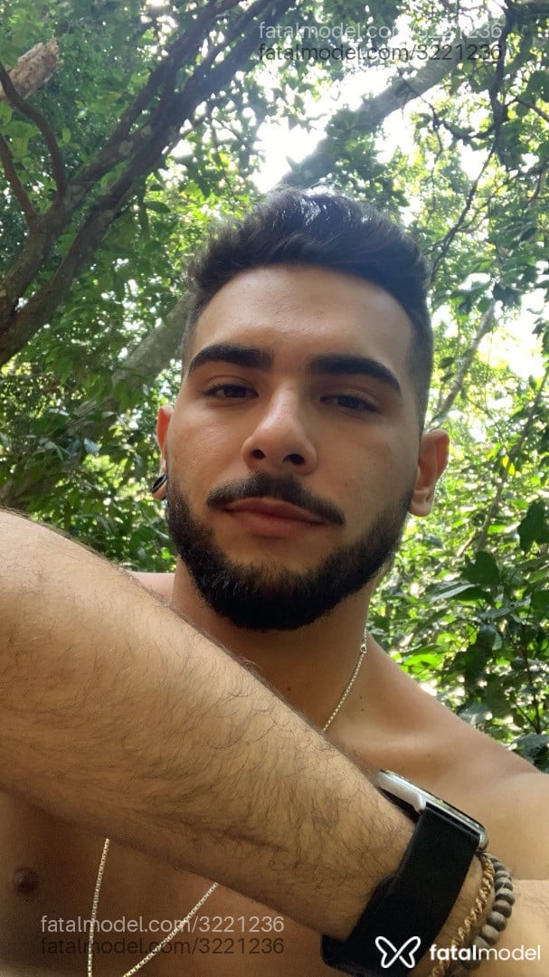 Acompanhante homem com cabelo castanho de olhos castanhos em Rio de Janeiro - DgVinteCentimetros