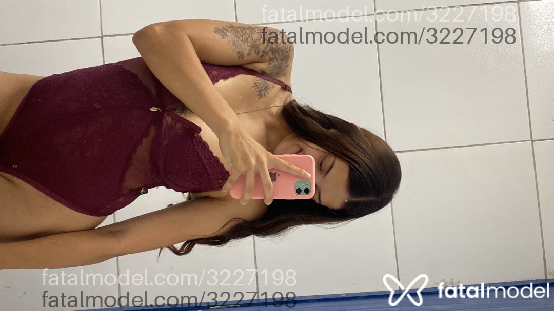 Acompanhante mulher ruiva (o) de olhos castanhos em Virtual - Melinda