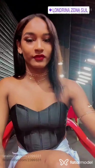 Acompanhante mulher trans com cabelo castanho de olhos castanhos em Santo Antônio da Platina - Isabella Arena