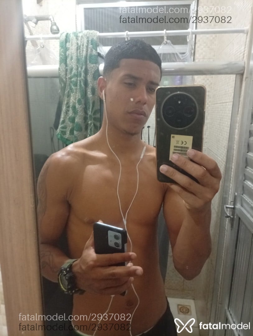 Acompanhante homem com cabelo castanho de olhos castanhos em Rio de Janeiro - Charmozinho