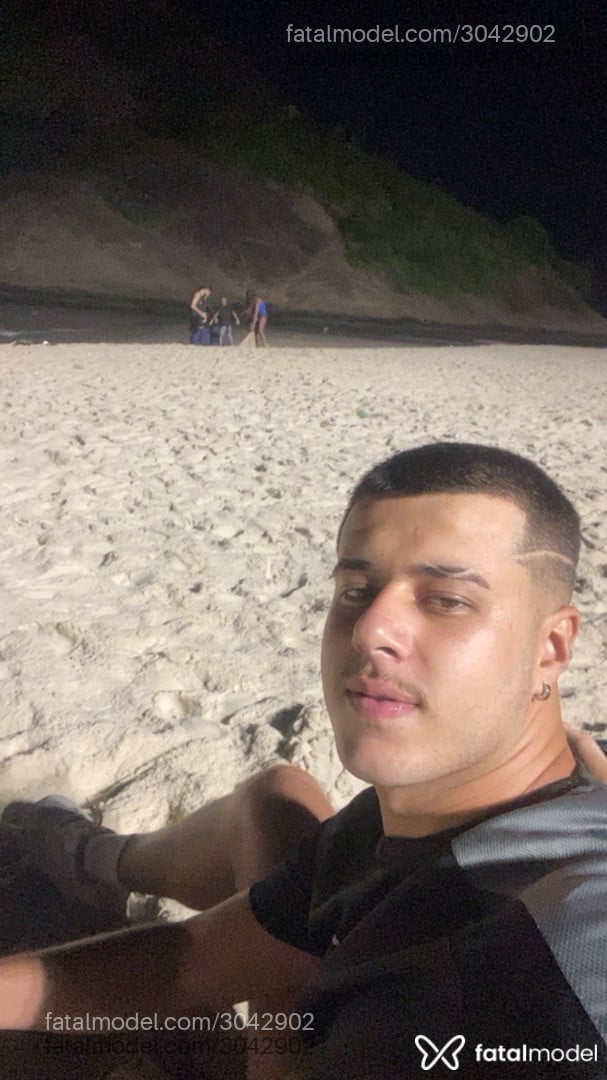 Acompanhante homem morena (o) de olhos castanhos em Rio de Janeiro - Eneri