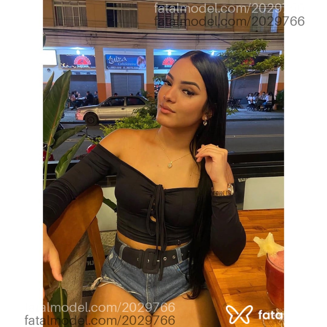 Acompanhante mulher morena (o) de olhos castanhos - Tayna