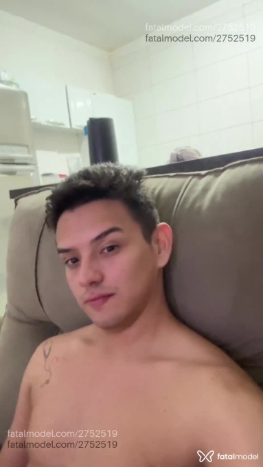 Acompanhante homem com cabelo castanho de olhos pretos em Goiânia - Jota Jota