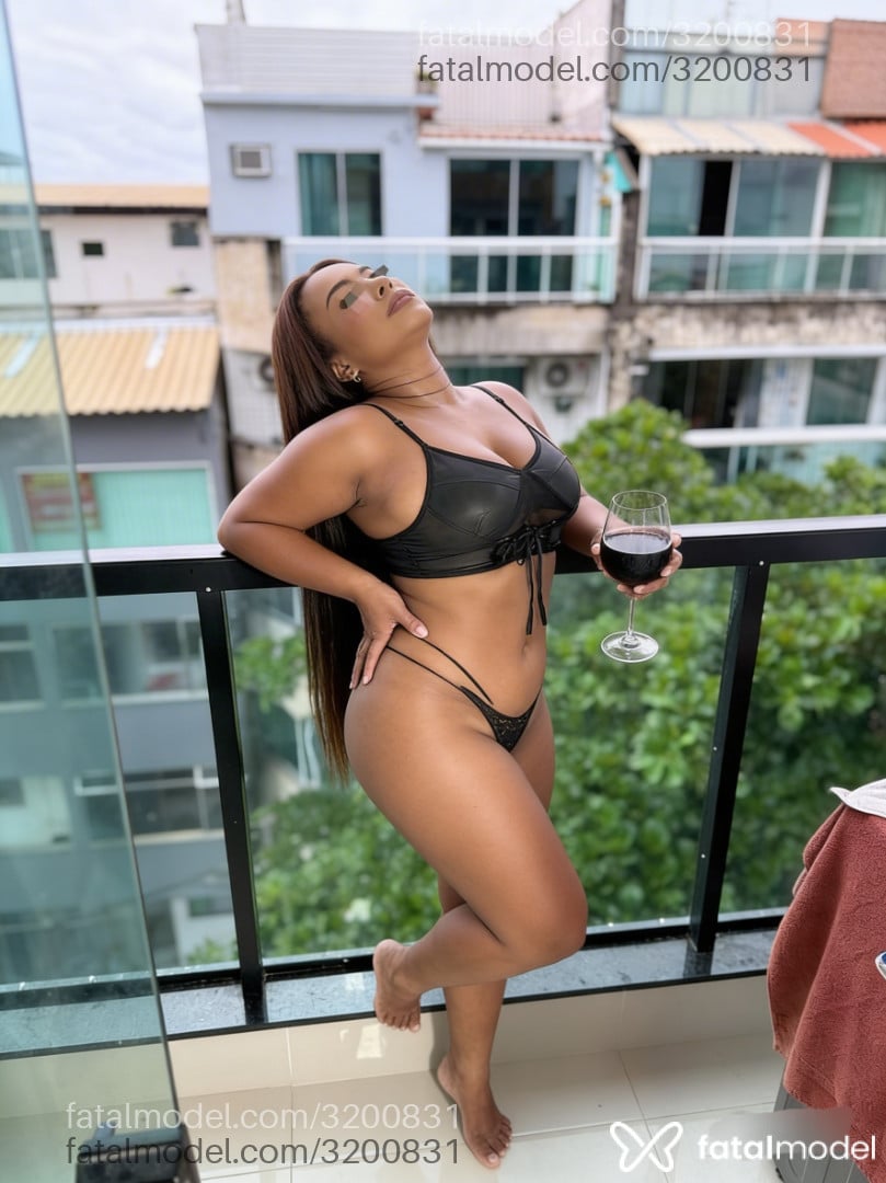 Acompanhante mulher com cabelo castanho de olhos castanhos em Rio de Janeiro - Julha Campos