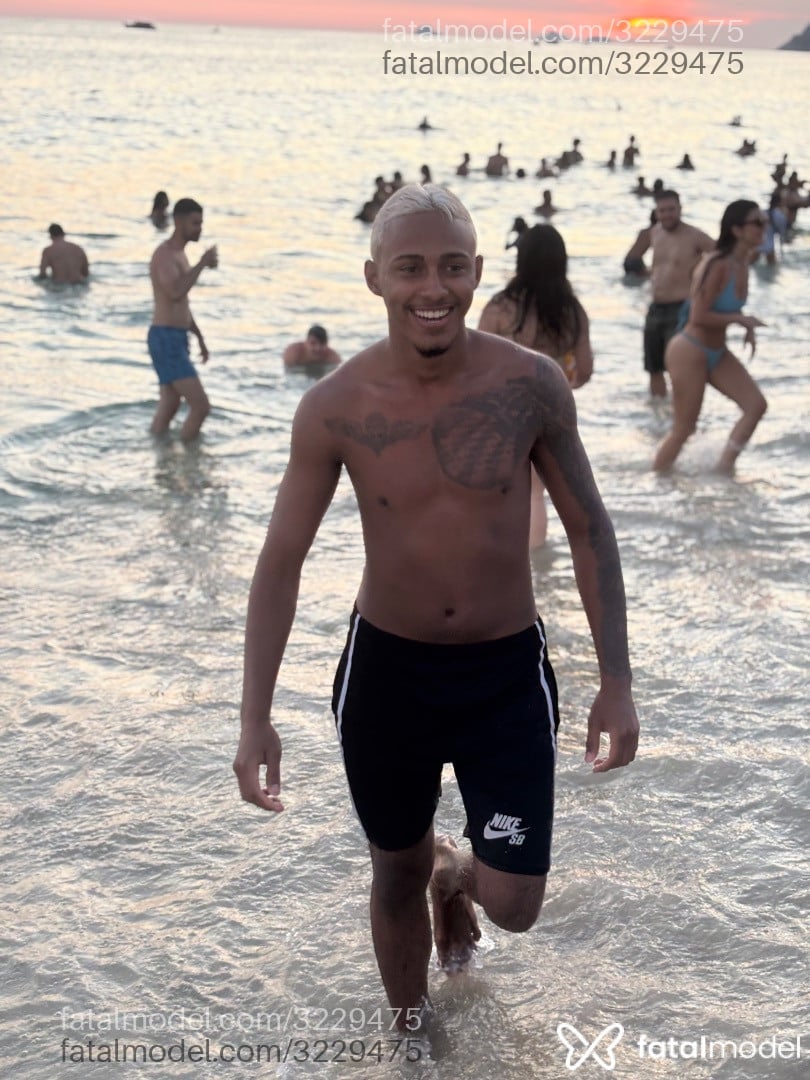 Acompanhante homem com cabelo castanho de olhos castanhos em Rio de Janeiro - índio