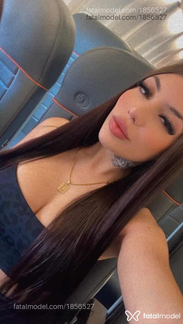 Acompanhante mulher com cabelo castanho de olhos castanhos em Caxias do Sul Acompanhante mulher com cabelo castanho de olhos castanhos em Caxias do Sul - Mirella Bitencourt