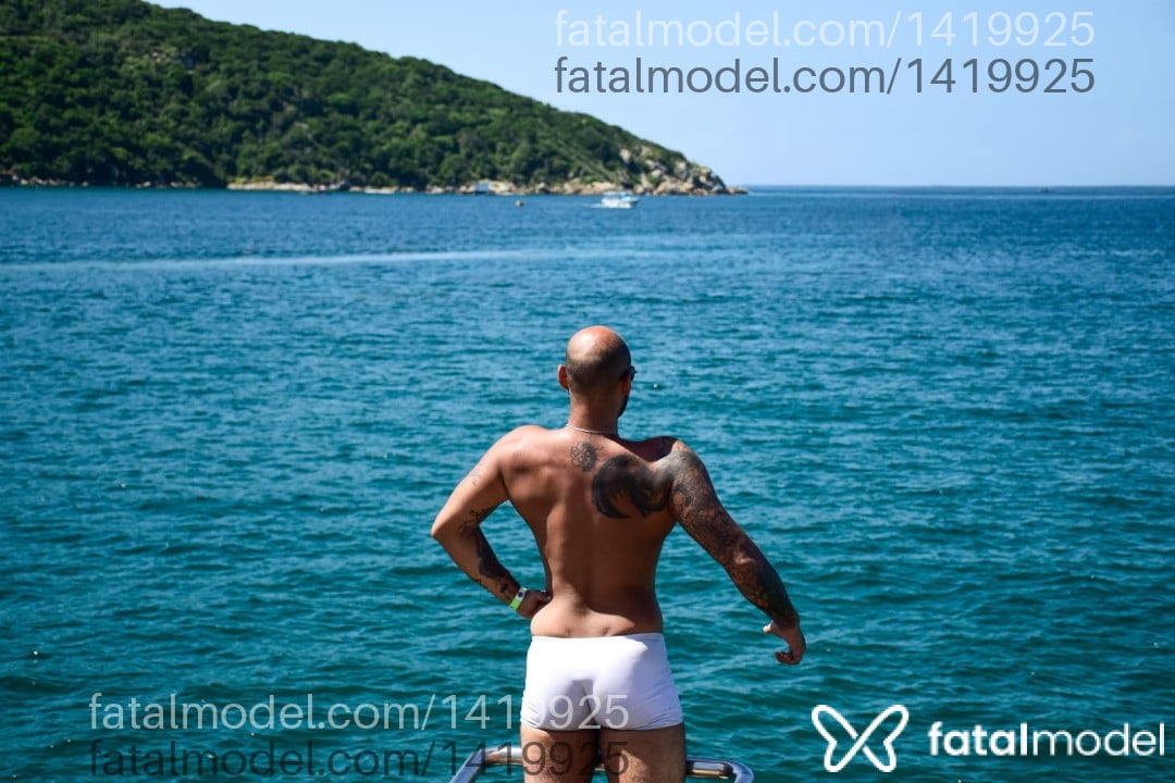 Acompanhante homem sem cabelo de olhos castanhos em Cabo Frio Acompanhante homem sem cabelo de olhos castanhos em Cabo Frio - Cyborg