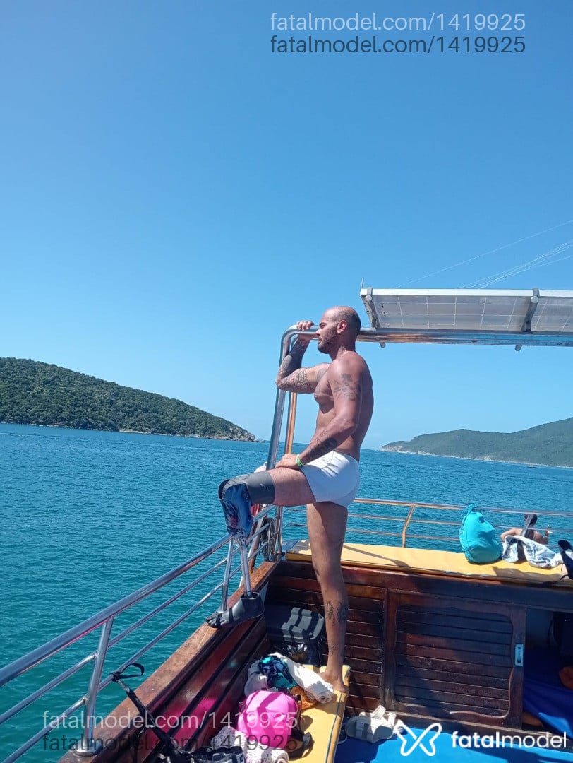 Acompanhante homem sem cabelo de olhos castanhos em Cabo Frio Acompanhante homem sem cabelo de olhos castanhos em Cabo Frio - Cyborg