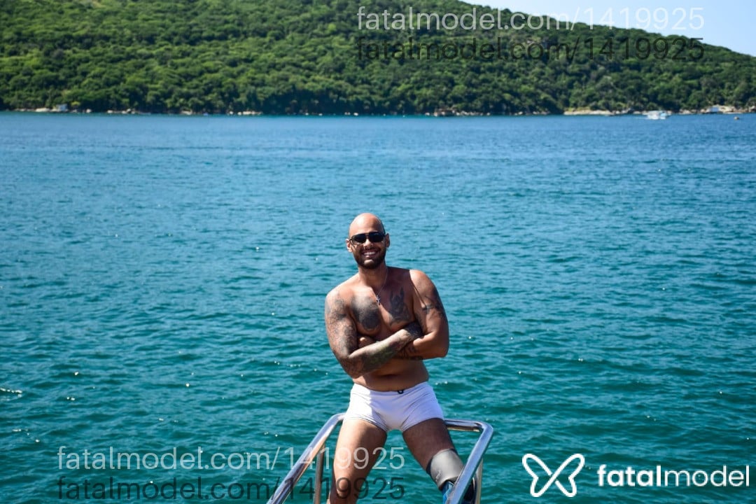Acompanhante homem sem cabelo de olhos castanhos em Cabo Frio Acompanhante homem sem cabelo de olhos castanhos em Cabo Frio - Cyborg