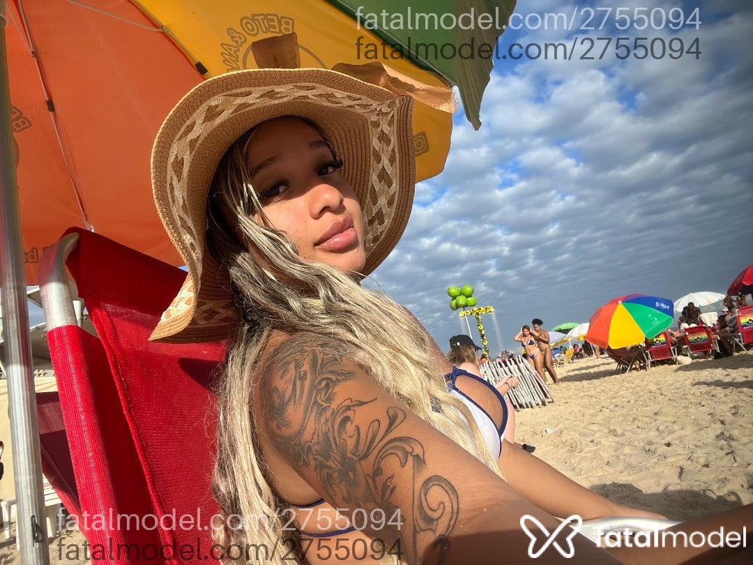 Acompanhante mulher morena (o) de olhos castanhos - Larissa Acompanhante mulher morena (o) de olhos castanhos - Larissa