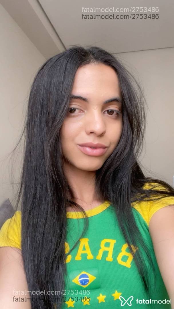 Acompanhante mulher trans morena (o) de olhos castanhos - Lara Lins