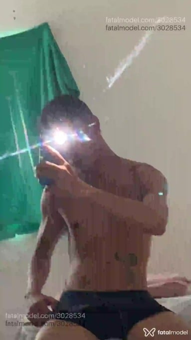 Acompanhante homem morena (o) de olhos castanhos em Virtual - Fenix