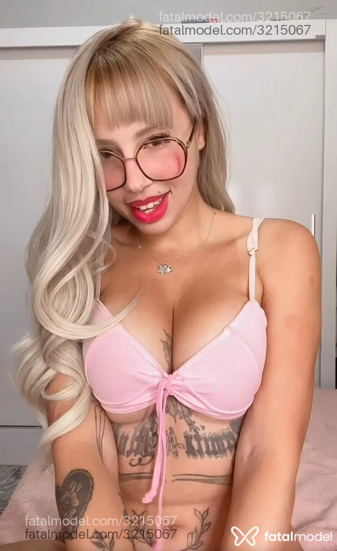 Acompanhante mulher loira (o) de olhos castanhos em Virtual - Lia Fox