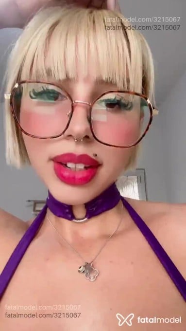Acompanhante mulher loira (o) de olhos castanhos em Virtual - Lia Fox