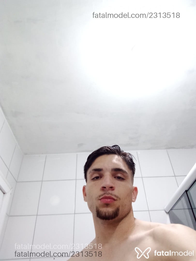 Acompanhante homem com cabelo colorido de olhos castanhos em Joinville Acompanhante homem com cabelo colorido de olhos castanhos em Joinville - Loirinho