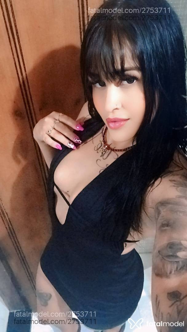 Acompanhante mulher com cabelo castanho de olhos castanhos - Mirella