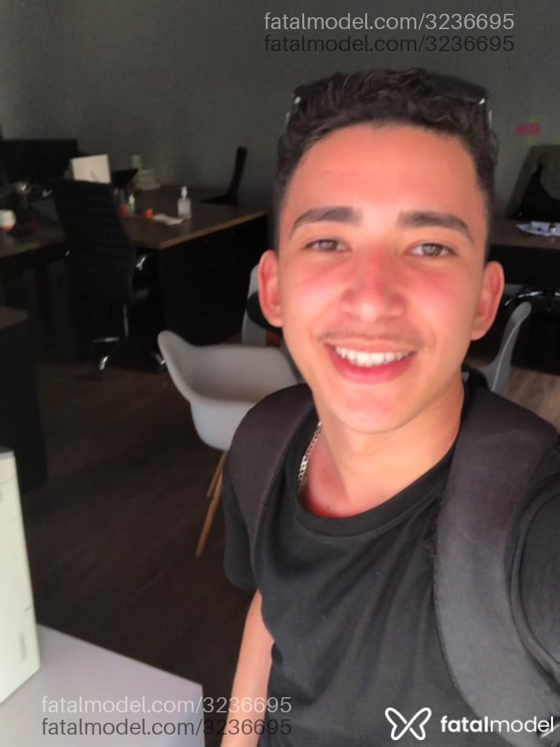 Acompanhante homem morena (o) de olhos castanhos em Curitiba Acompanhante homem morena (o) de olhos castanhos em Curitiba - Lucas
