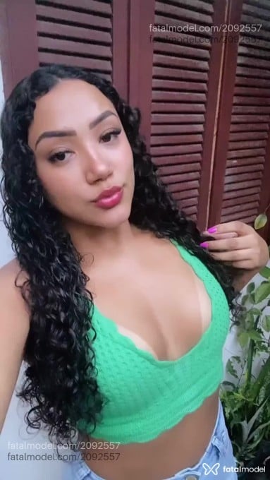 Acompanhante mulher com cabelo castanho de olhos pretos em Realeza - Bruna