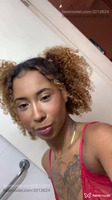 Acompanhante mulher com cabelo castanho de olhos castanhos em São Paulo - Larissa Garcia
