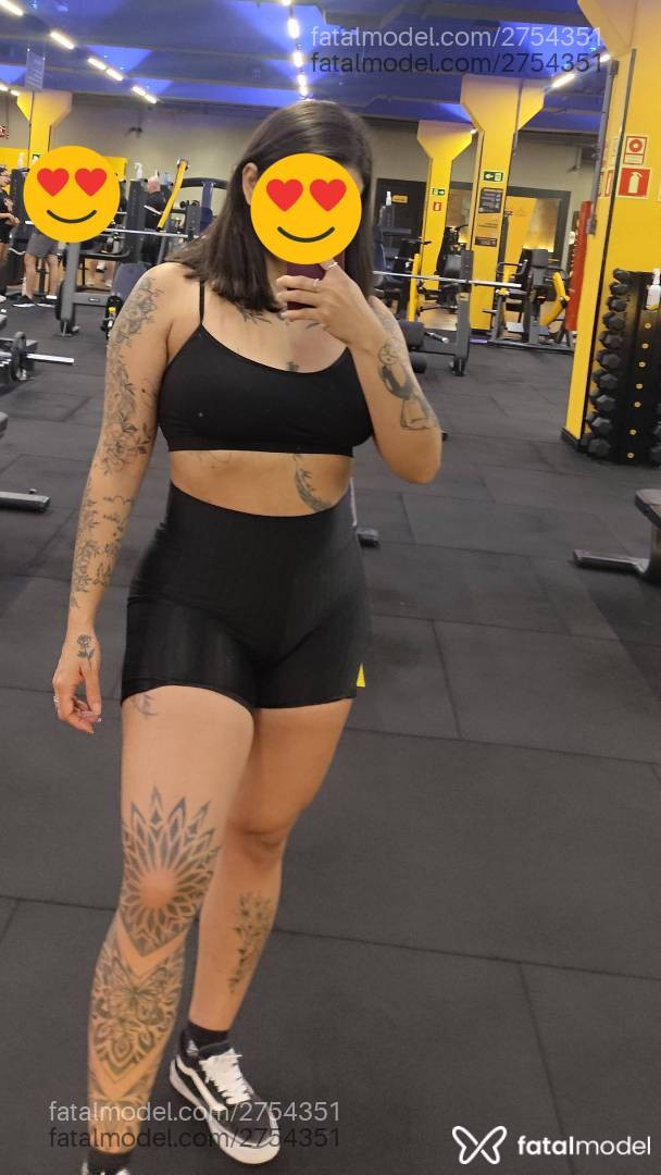 Acompanhante mulher com cabelo castanho de olhos pretos - Hellen