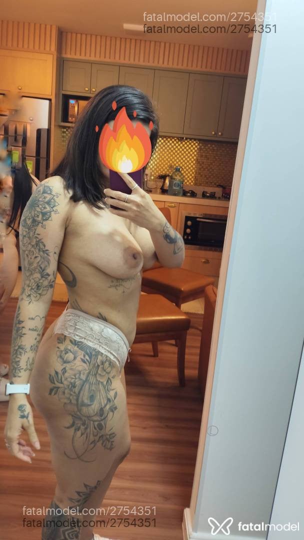 Acompanhante mulher com cabelo castanho de olhos pretos - Hellen