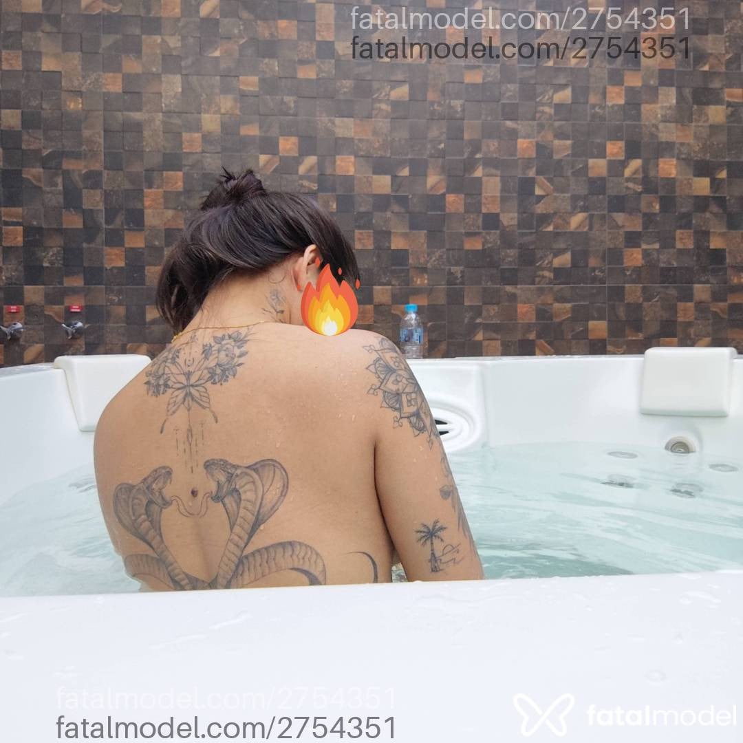 Acompanhante mulher com cabelo castanho de olhos pretos - Hellen Acompanhante mulher com cabelo castanho de olhos pretos - Hellen