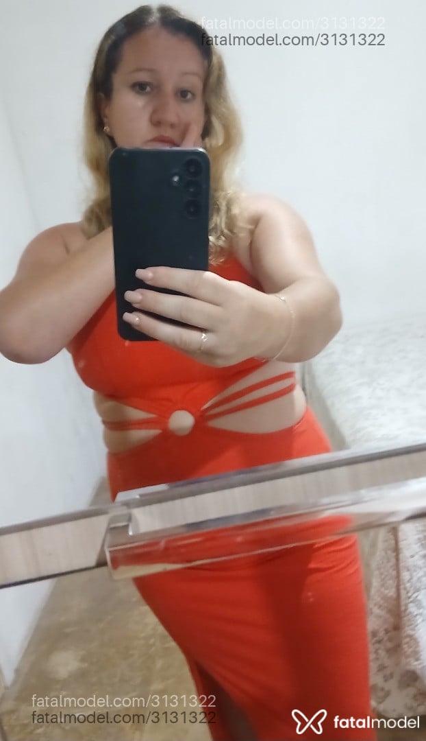 Acompanhante mulher loira (o) de olhos castanhos em Criciúma - Bombomzinho