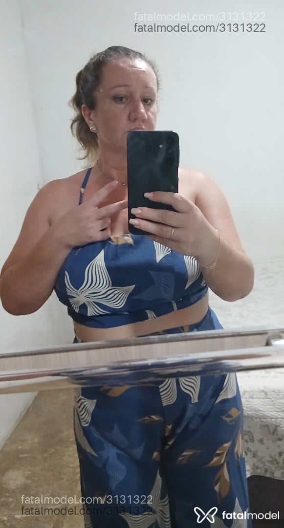 Acompanhante mulher loira (o) de olhos castanhos em Criciúma - Bombomzinho