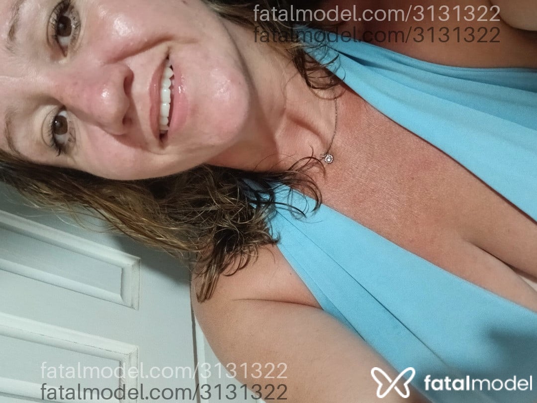 Acompanhante mulher loira (o) de olhos castanhos em Criciúma - Bombomzinho