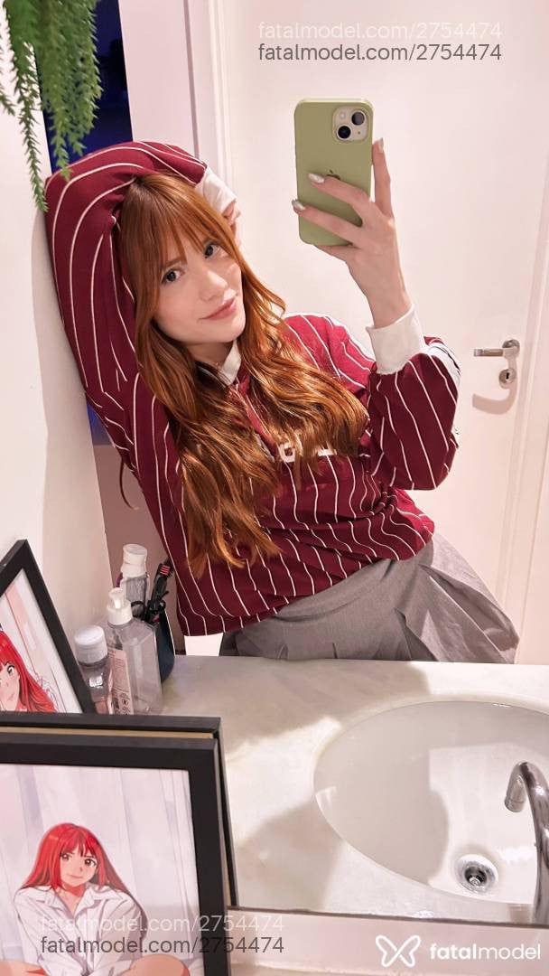 Acompanhante mulher ruiva (o) de olhos castanhos - Isa Schulz Acompanhante mulher ruiva (o) de olhos castanhos - Isa Schulz