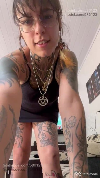 Acompanhante mulher com cabelo castanho de olhos castanhos - Lolla Acompanhante mulher com cabelo castanho de olhos castanhos - Lolla