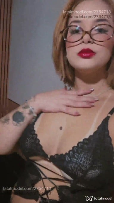 Acompanhante mulher ruiva (o) de olhos pretos em Petrópolis - Aurora Valen