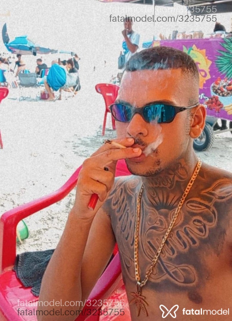 Acompanhante homem morena (o) de olhos castanhos em Taubaté - Santos