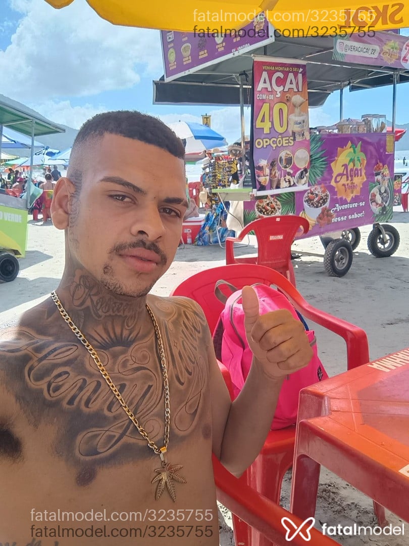 Acompanhante homem morena (o) de olhos castanhos em Taubaté - Santos