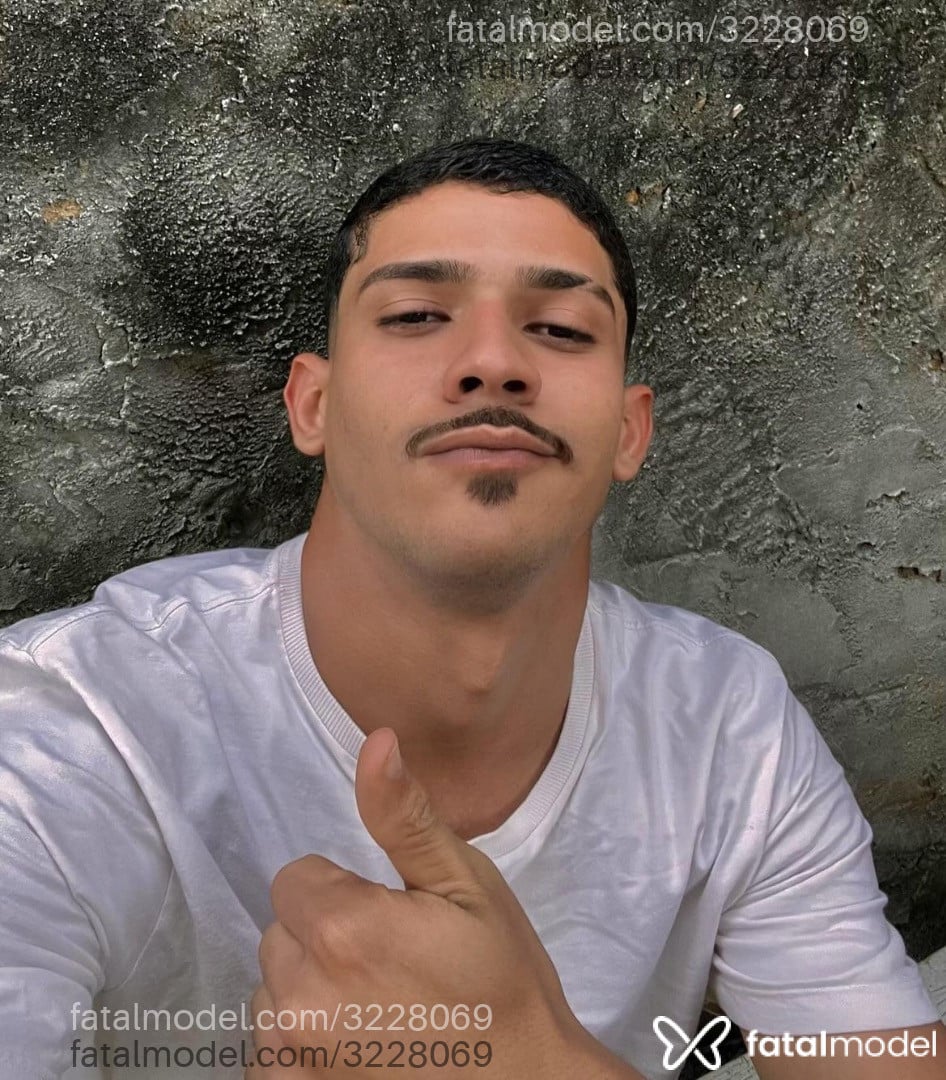 Acompanhante homem com cabelo castanho de olhos castanhos em João Pessoa - Anthony