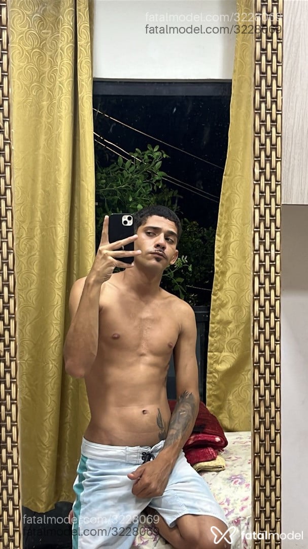 Acompanhante homem com cabelo castanho de olhos castanhos em João Pessoa - Anthony