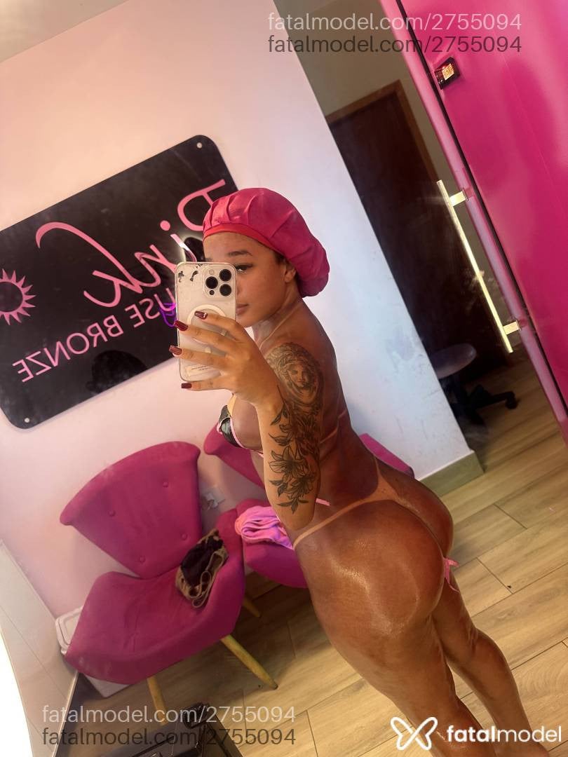 Acompanhante mulher morena (o) de olhos castanhos - Larissa