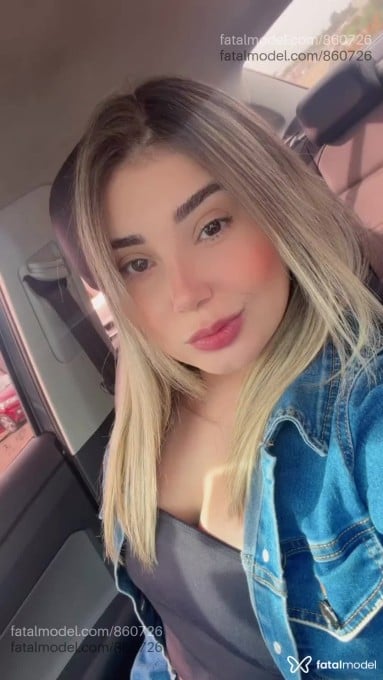 Acompanhante mulher loira (o) de olhos castanhos - Alana Silva
